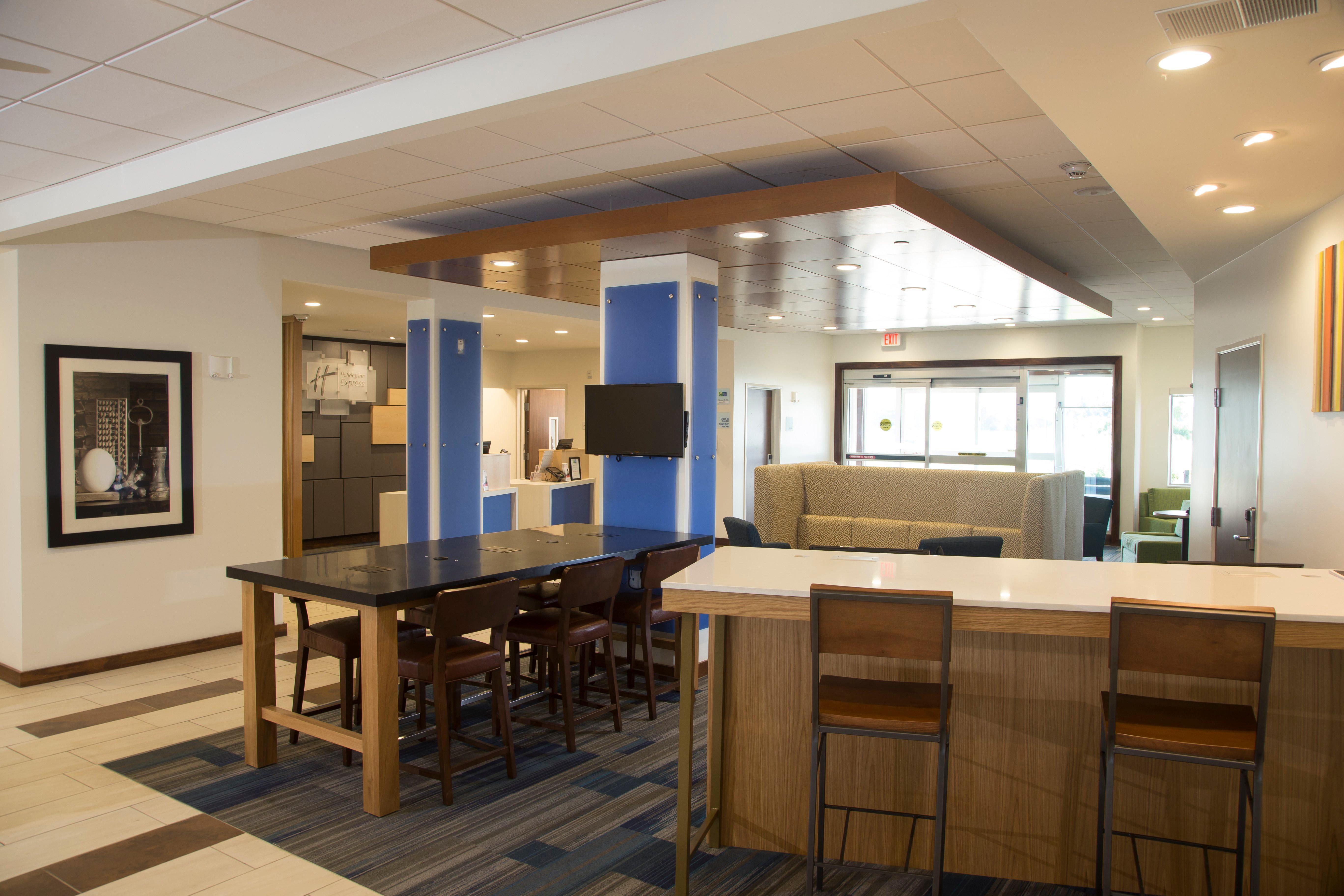 Holiday Inn Express & Suites Monroe By Ihg Exterior foto